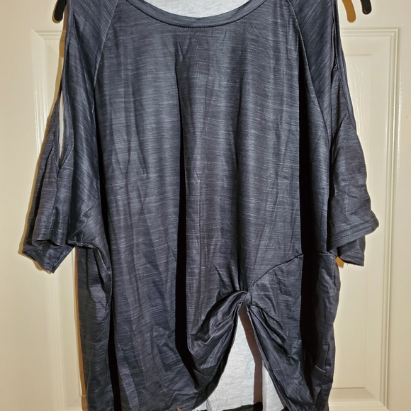 NWOT Black open shoulder top - Picture 4 of 7